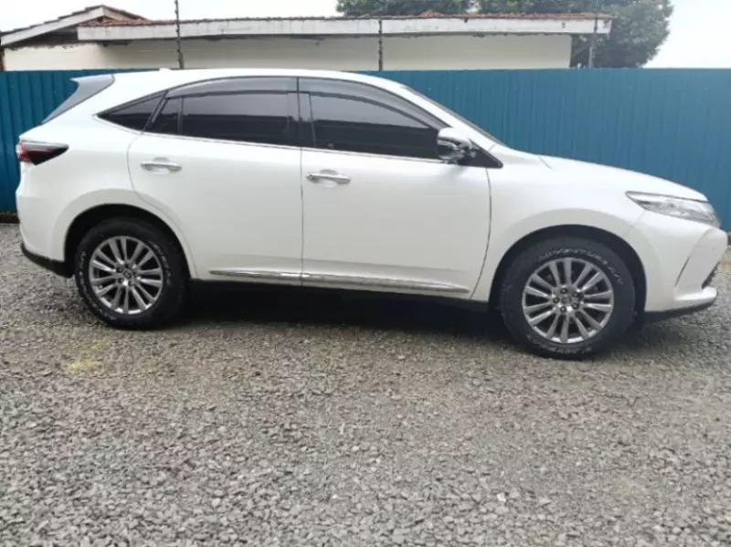Toyota Harrier   - 2018