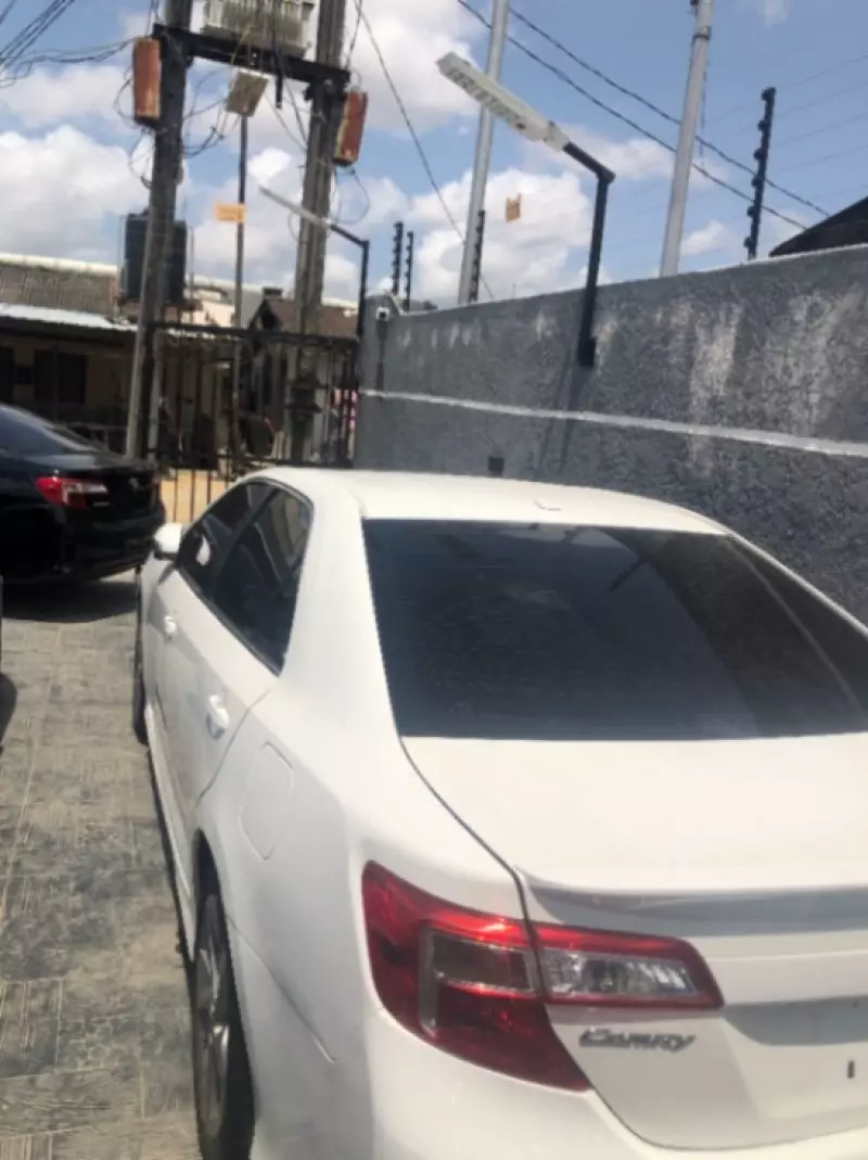 Toyota Camry   - 2012