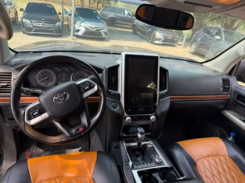 Toyota Land Cruiser - 2017