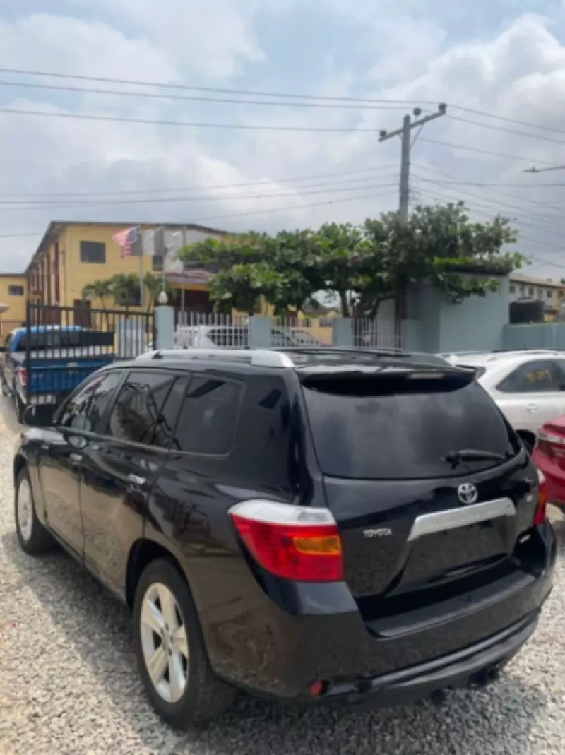 Toyota Highlander   - 2010