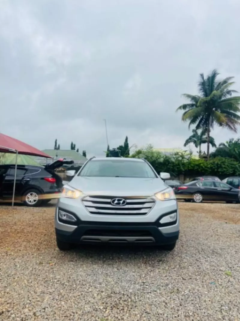 Hyundai Santa Fe   - 2015