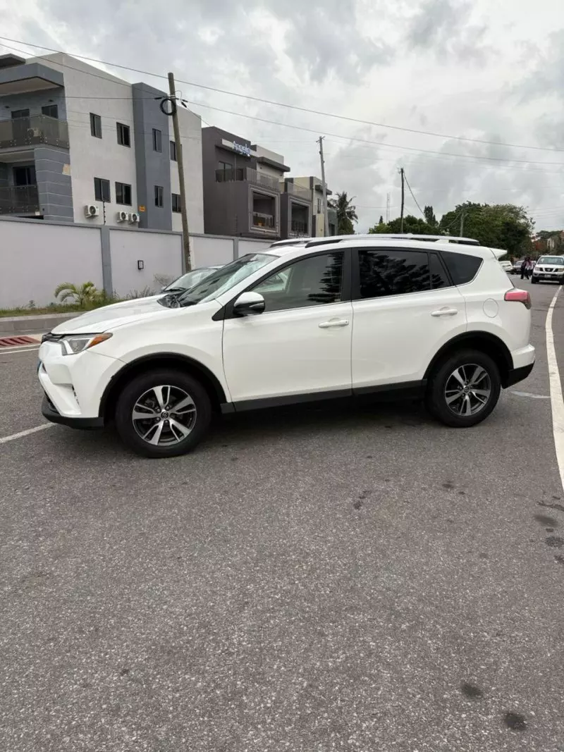 Toyota RAV 4   - 2016