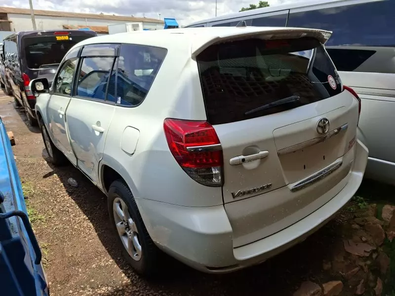 Toyota Vanguard    - 2012