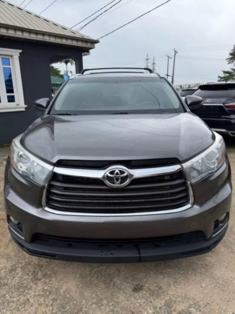 Toyota Highlander   - 2015