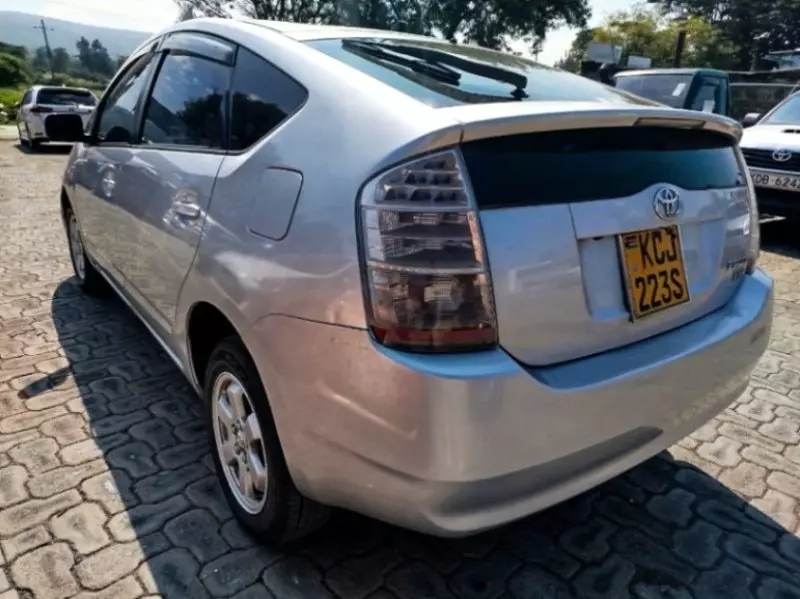 Toyota Prius   - 2010