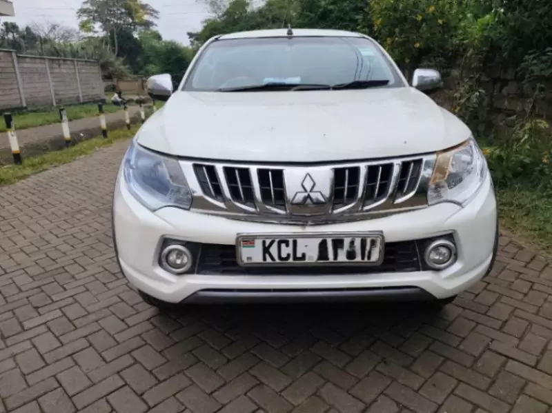 Mitsubishi L200   - 2016