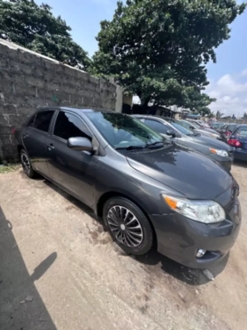 Toyota Corolla   - 2010