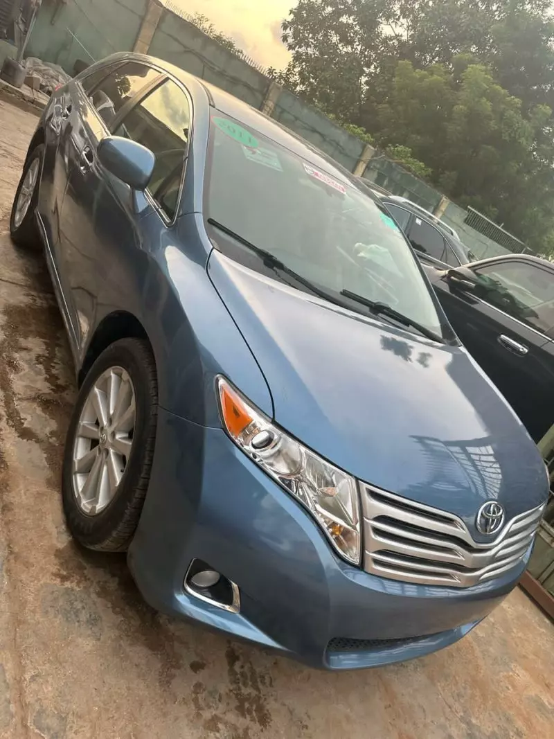 Toyota Venza   - 2011