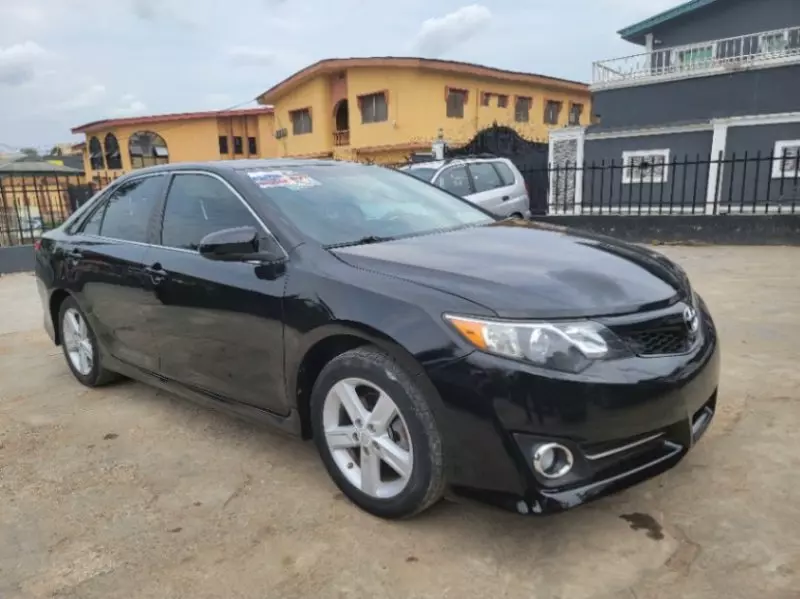 Toyota Camry   - 2012