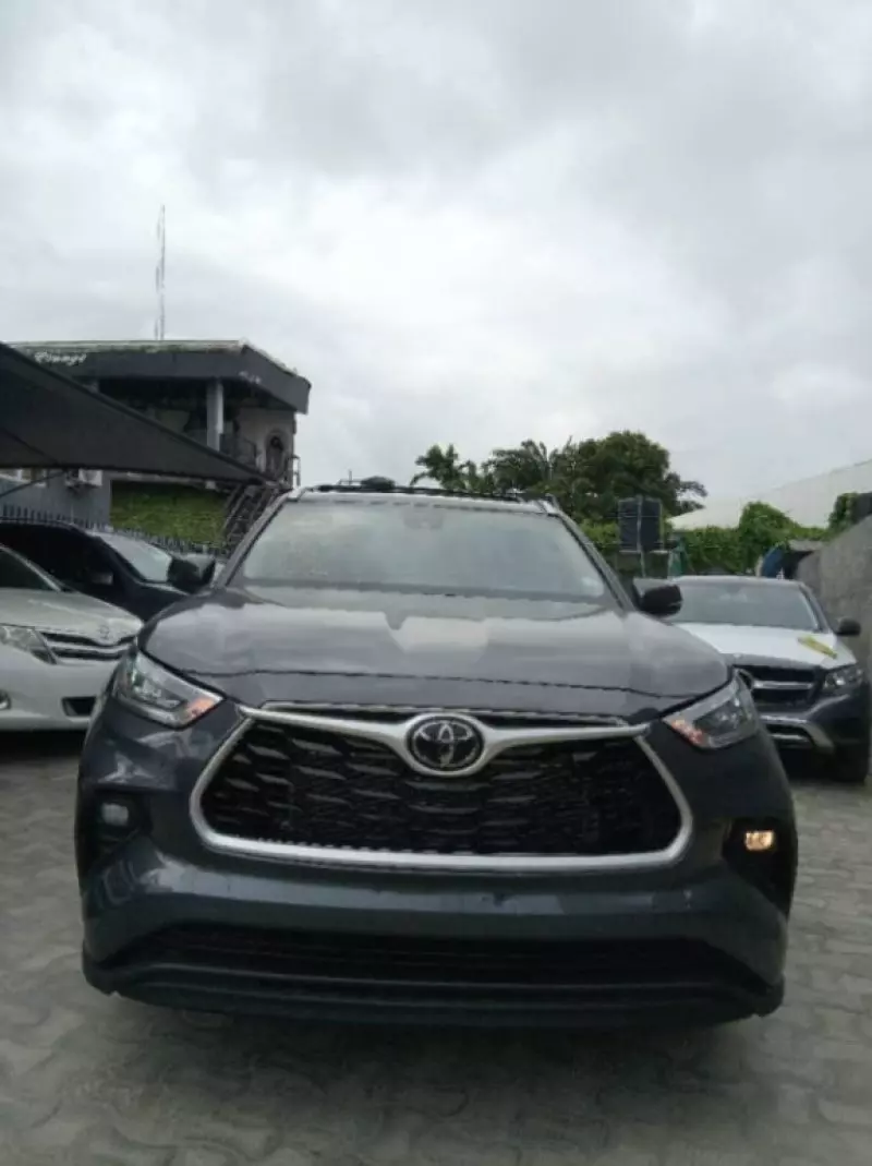 Toyota Highlander   - 2021