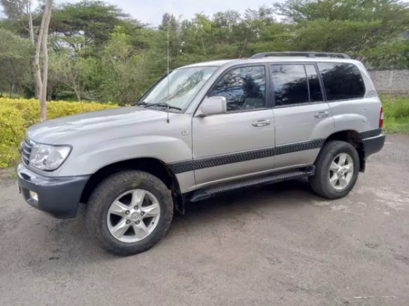 Toyota Land Cruiser   - 2005