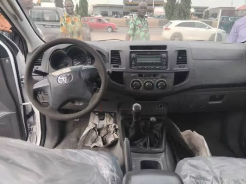 Toyota Hilux   - 2012