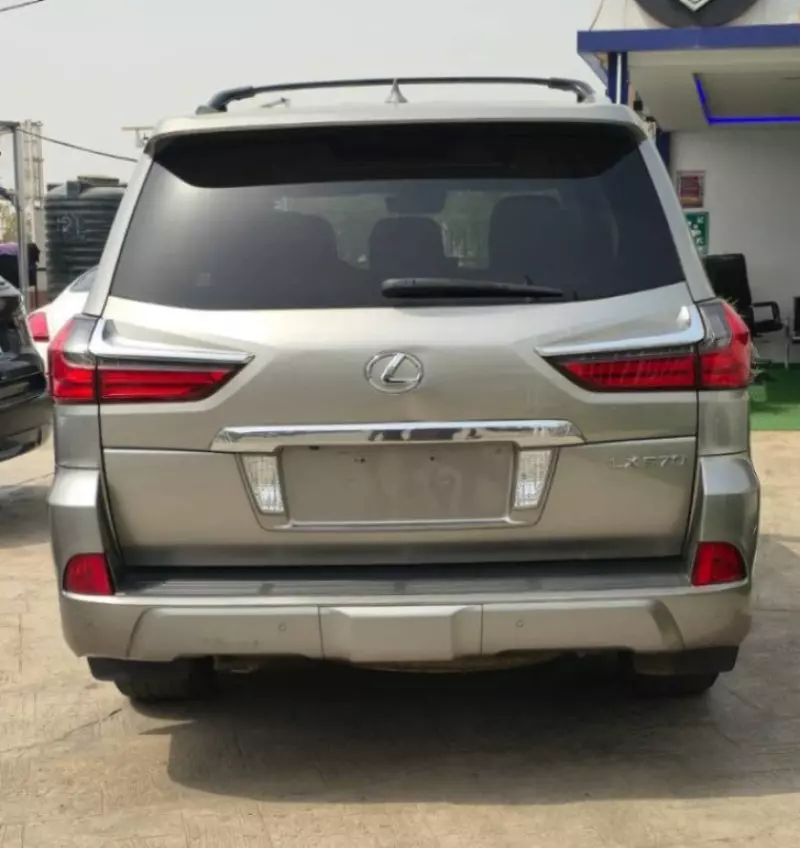 Lexus LX
