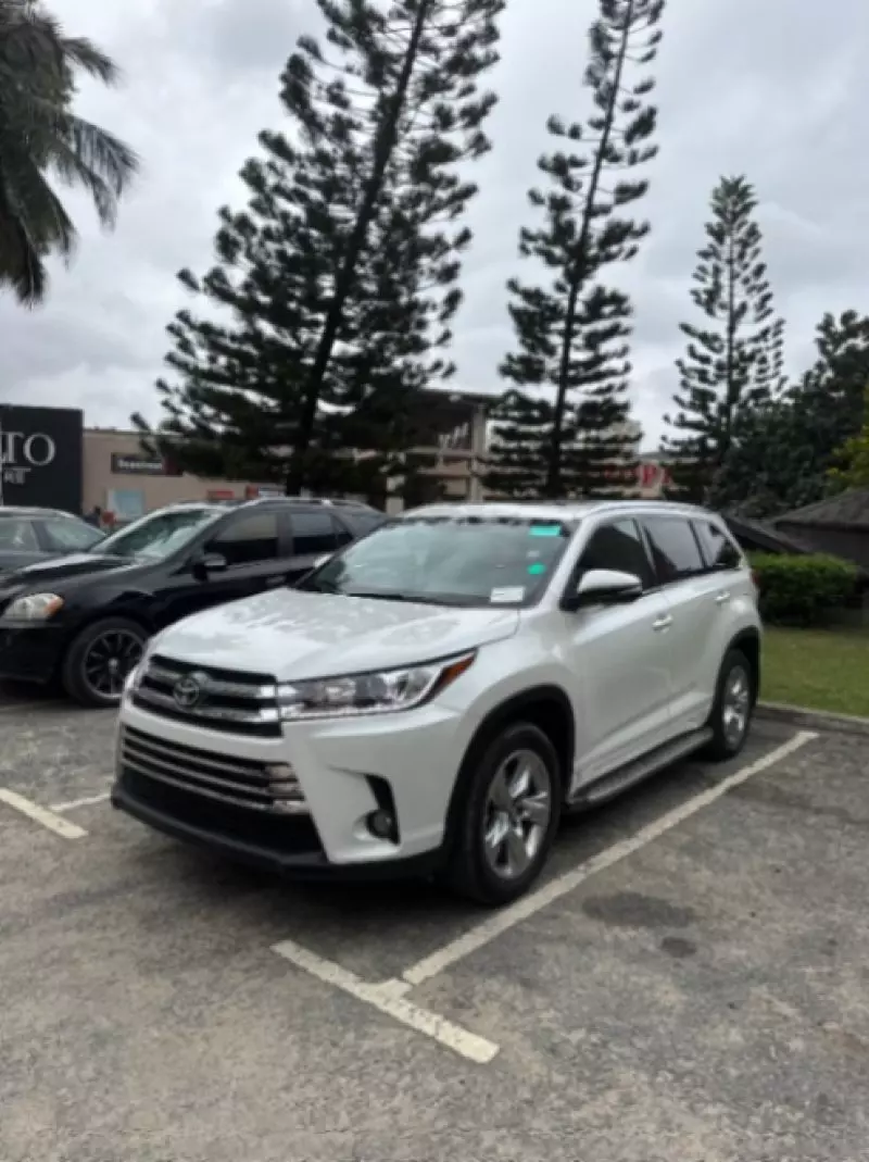 Toyota Highlander   - 2016
