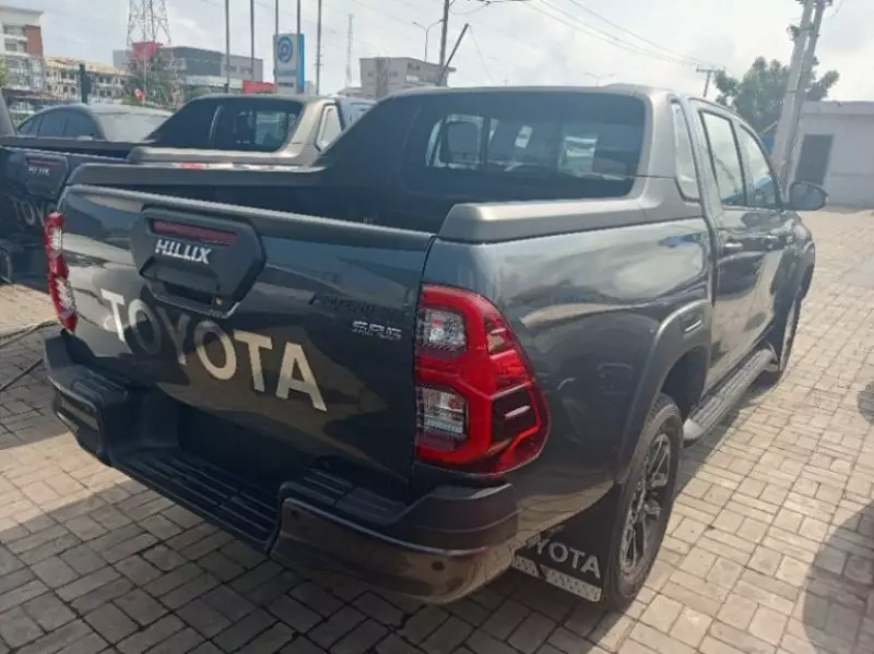 Toyota Hilux   - 2025