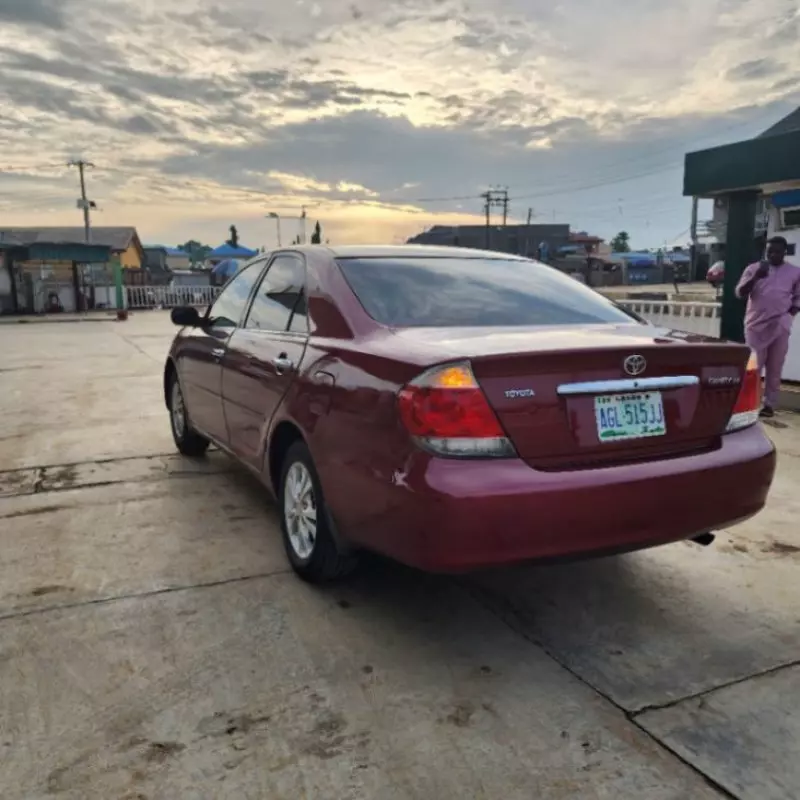 Toyota Camry   - 2005