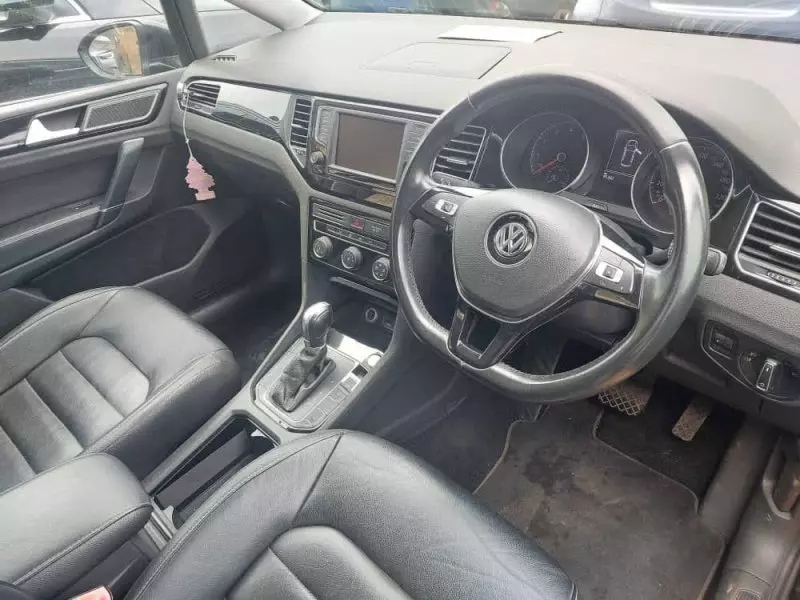 Volkswagen Golf   - 2016