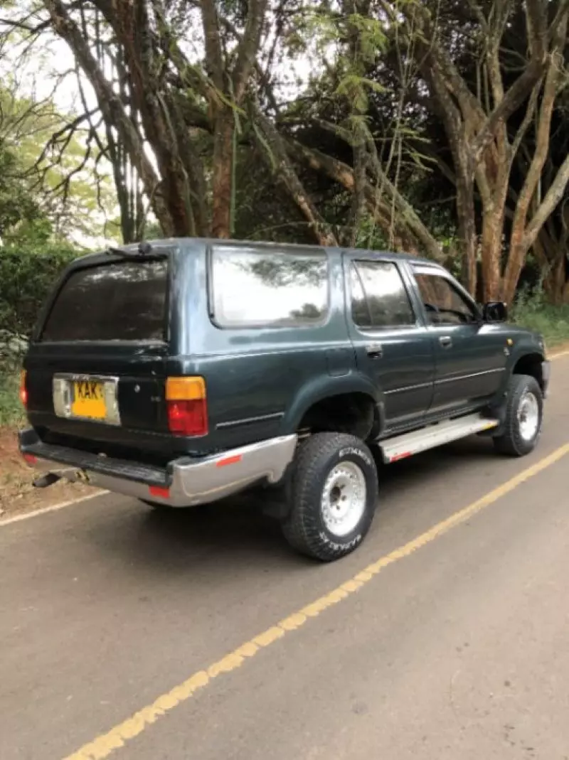 Toyota Hilux Surf    - 1989