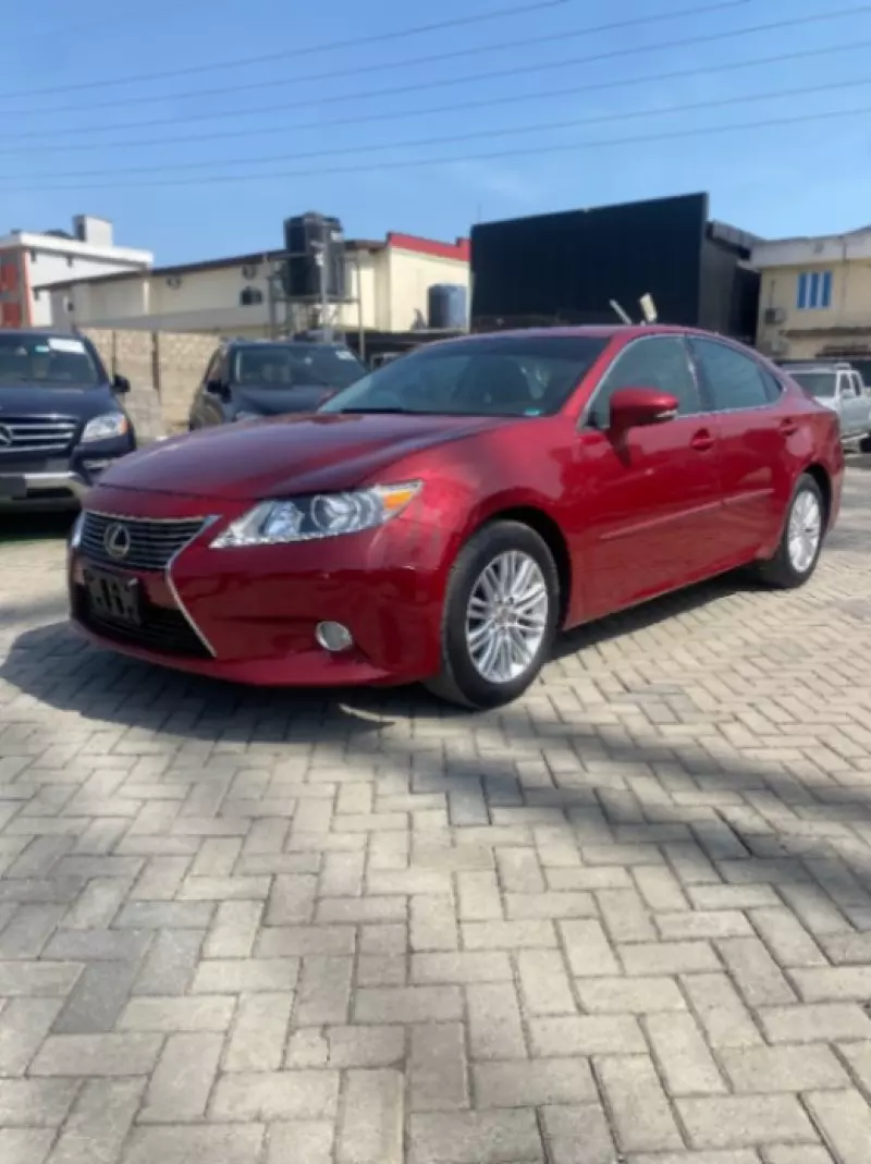 Lexus ES   - 2010