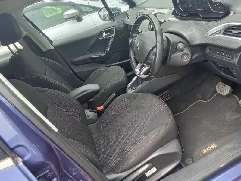 Peugeot 208   - 2016