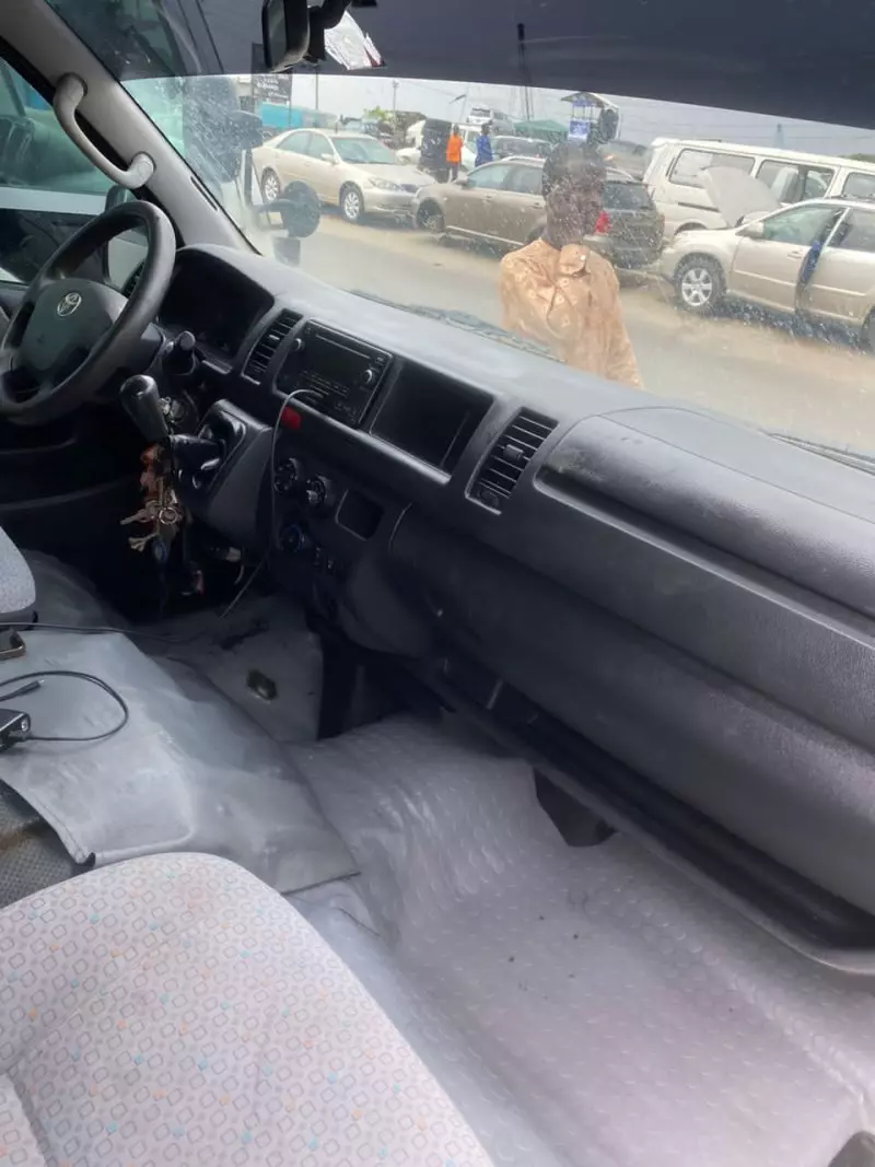 Toyota Hiace   - 2017
