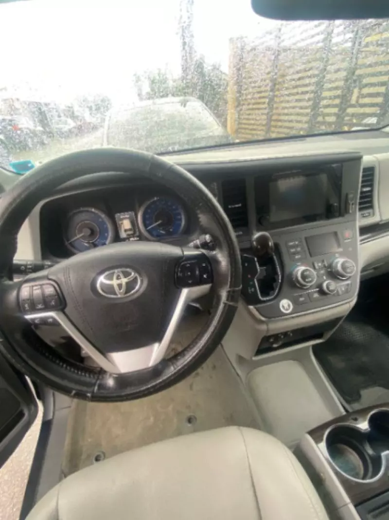 Toyota Sienna   - 2017