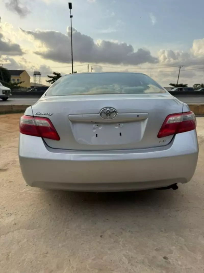Toyota Camry   - 2009
