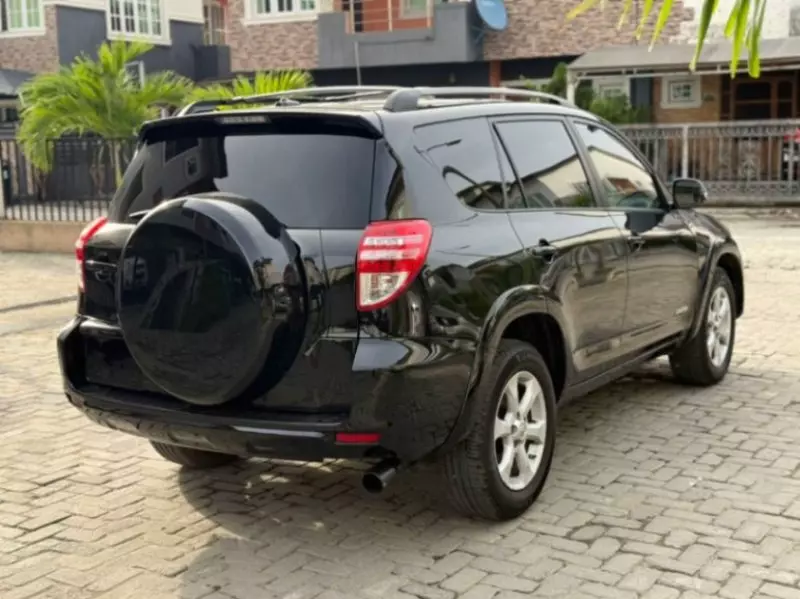 Toyota RAV4   - 2011