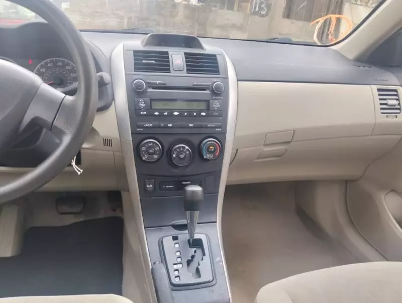 Toyota corolla   - 2013