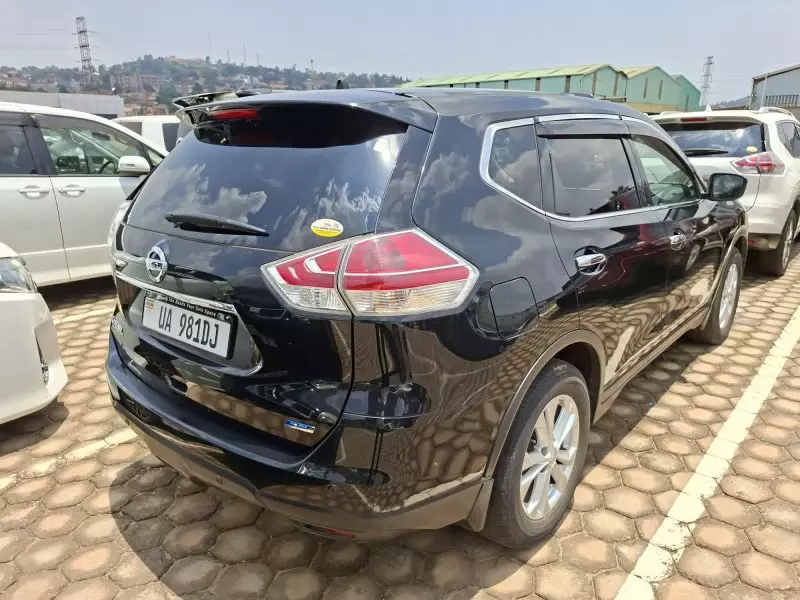 Nissan X-TRAIL   - 2015