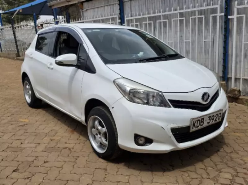 Toyota Vitz   - 2013