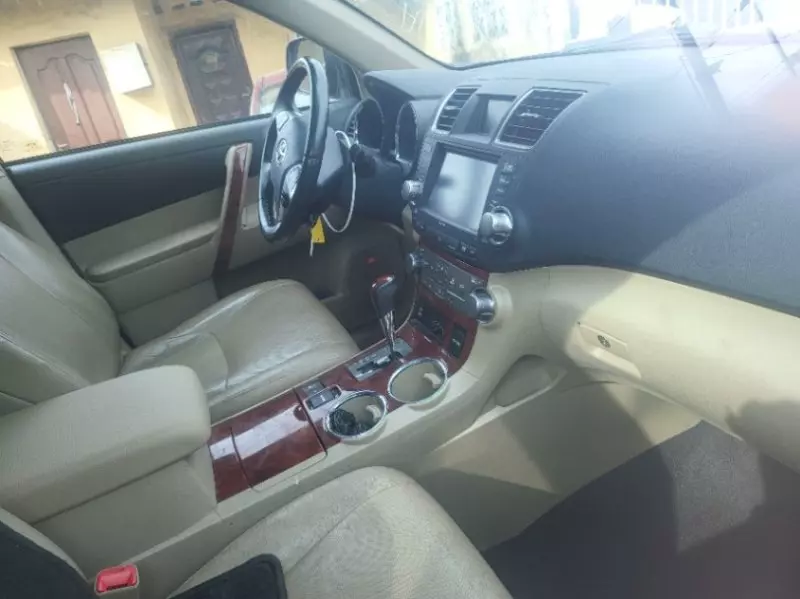 Toyota Highlander   - 2013