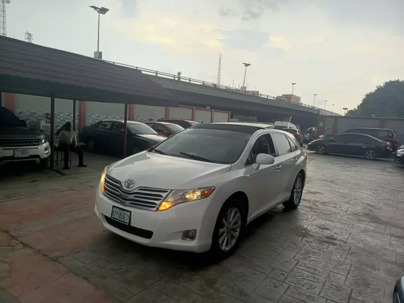 Toyota Venza   - 2012