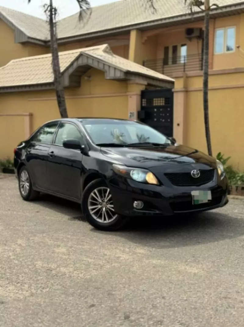 Toyota Corolla   - 2010