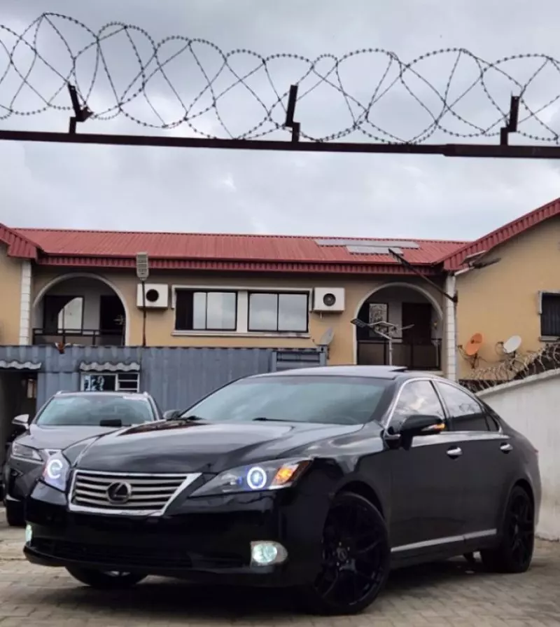 Lexus ES 350   - 2011