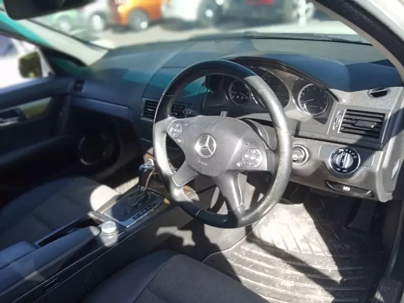 Mercedes-Benz C200