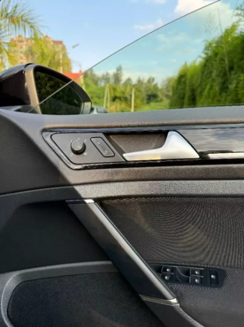 Volkswagen Golf   - 2018