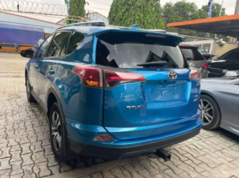 Toyota RAV4   - 2016