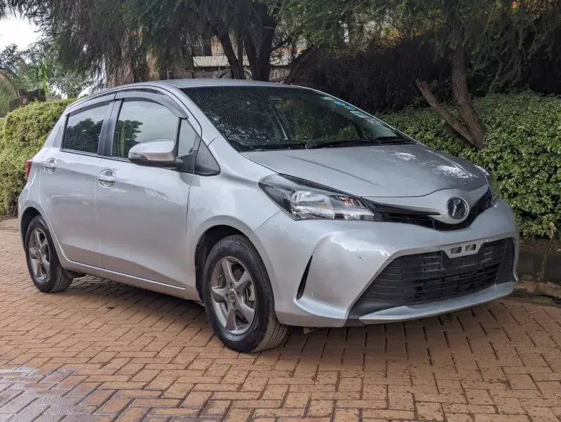 Toyota Vitz   - 2016
