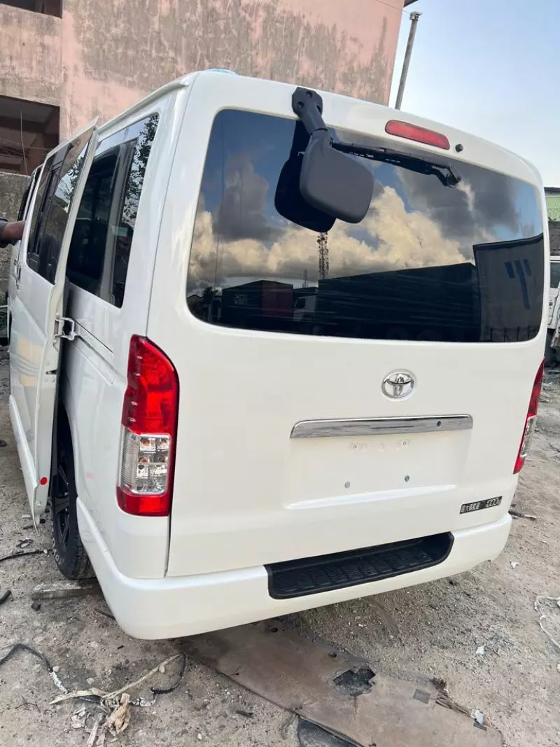 Toyota Hiace   - 2010