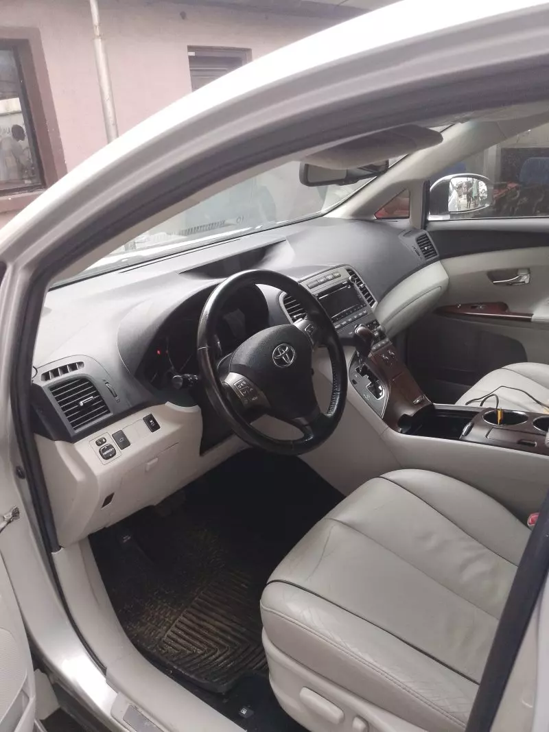 Toyota Venza   - 2011