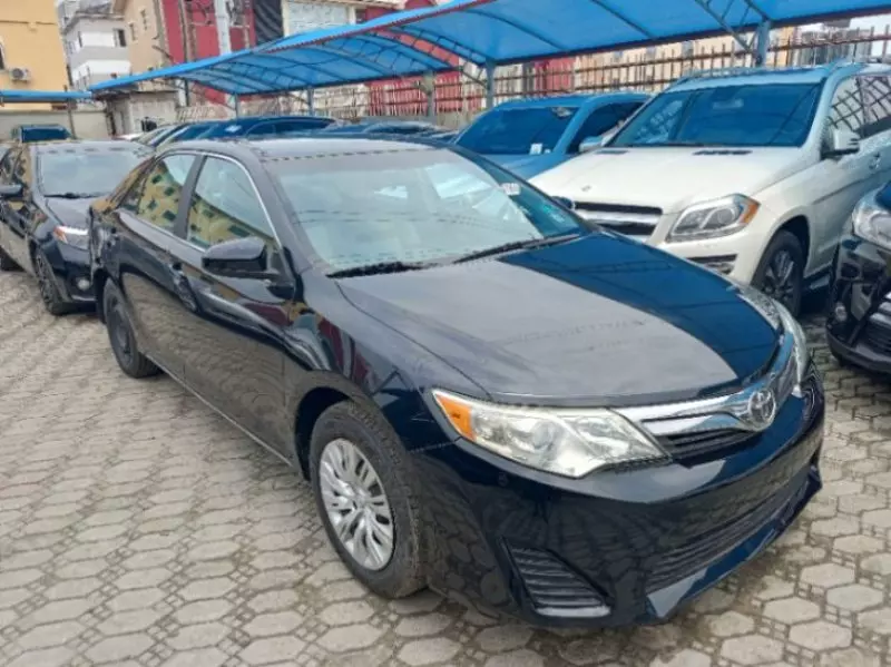 Toyota Camry   - 2014