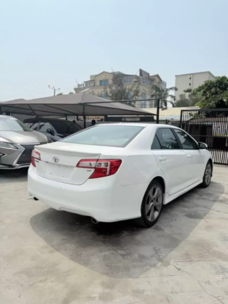 Toyota Camry - 2012