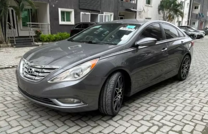 Hyundai Sonata   - 2013