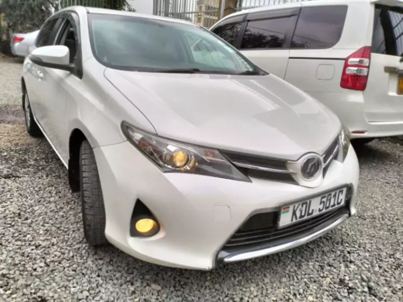 Toyota Auris   - 2015
