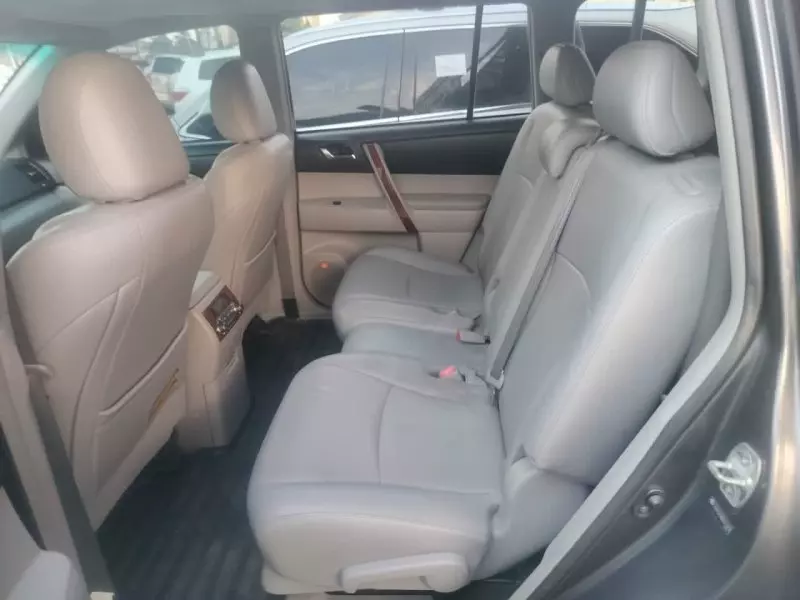 Toyota Highlander   - 2011
