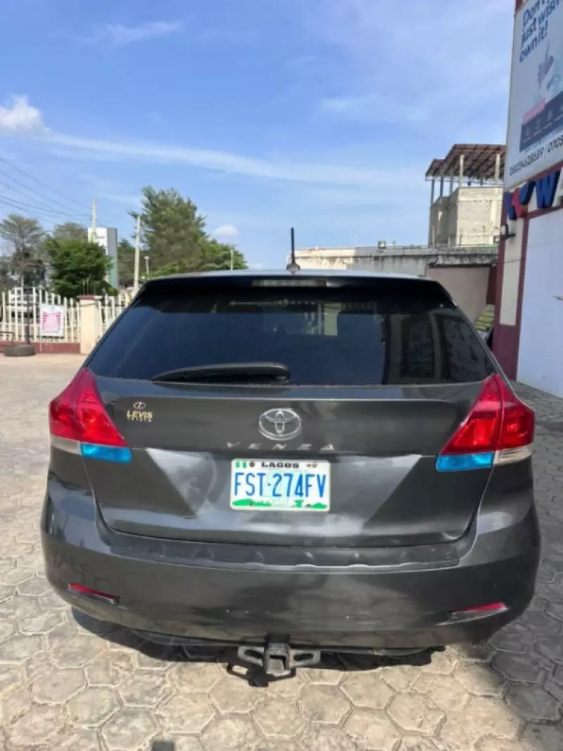 Toyota Venza   - 2011