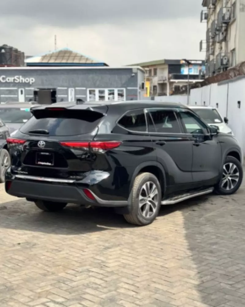 Toyota Highlander   - 2021