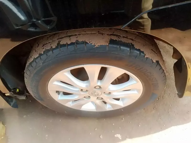 Toyota Noah   - 2012