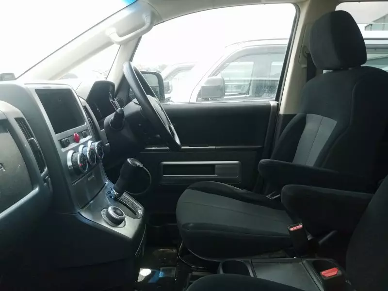 Mitsubishi Delica    - 2011
